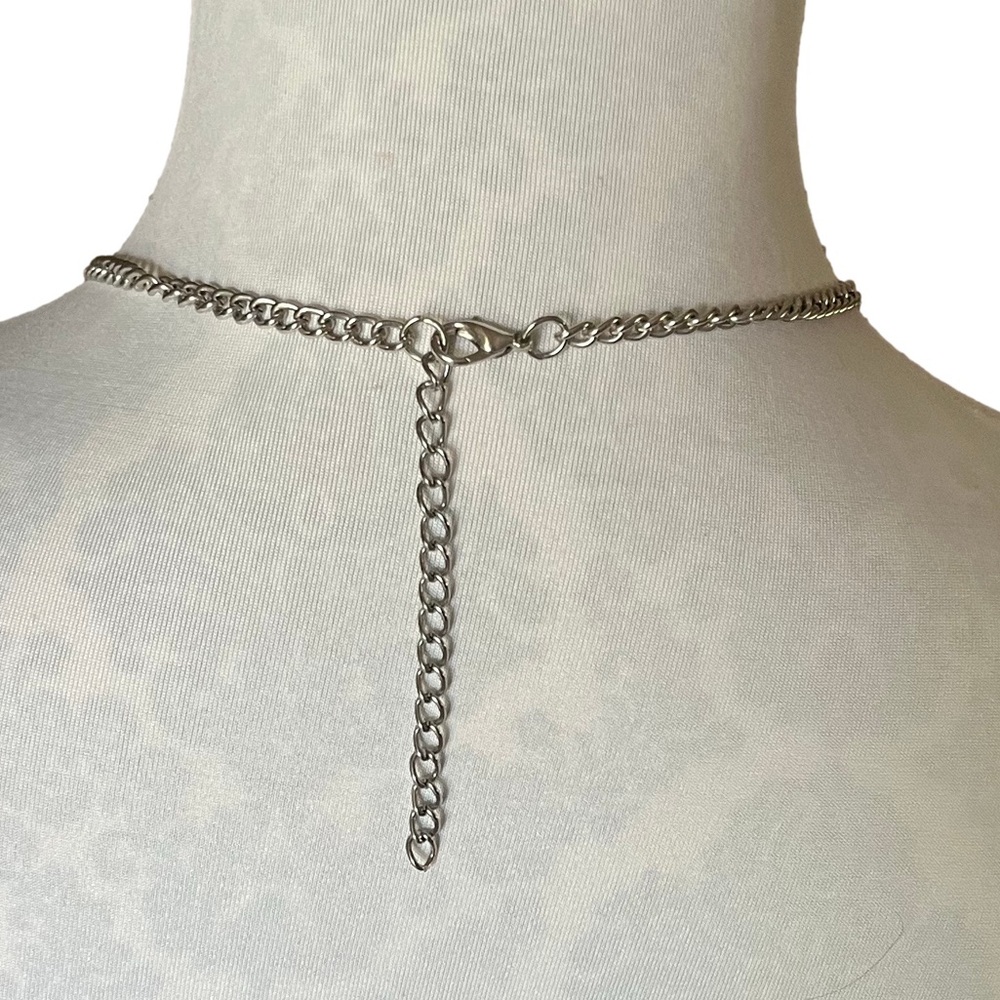 Elegant Faux Pearl Cluster Statement Necklace with Rhinestones - Picture 3 of 7